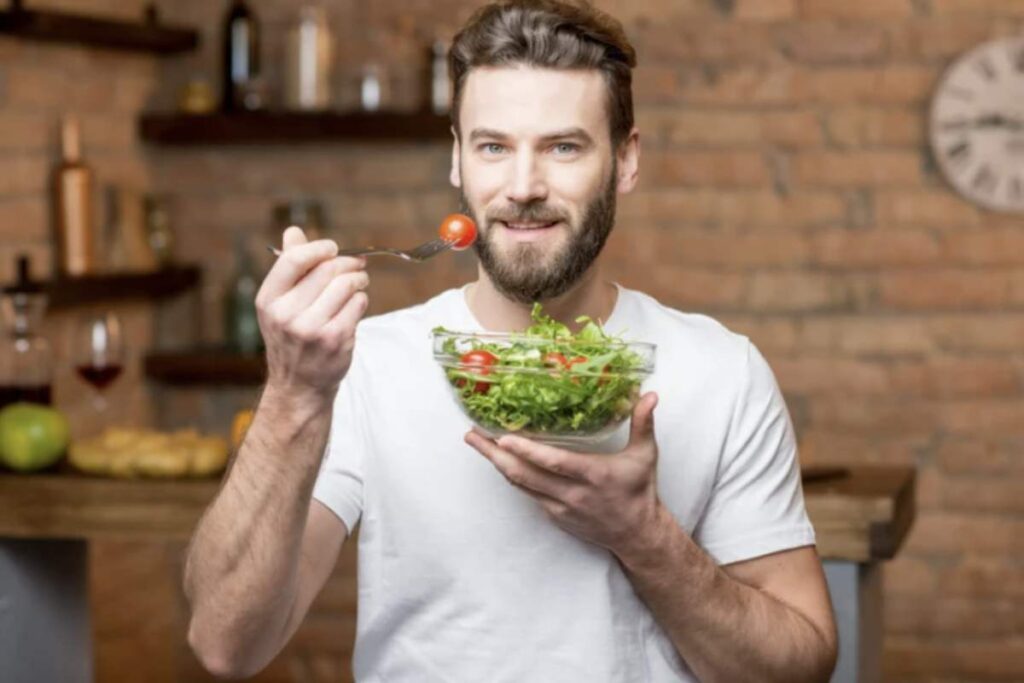 Spesso, infatti, il senso di pancia gonfia dopo aver consumato un’insalata non dipende solo dalle verdure, ma soprattutto dai condimenti scelti.