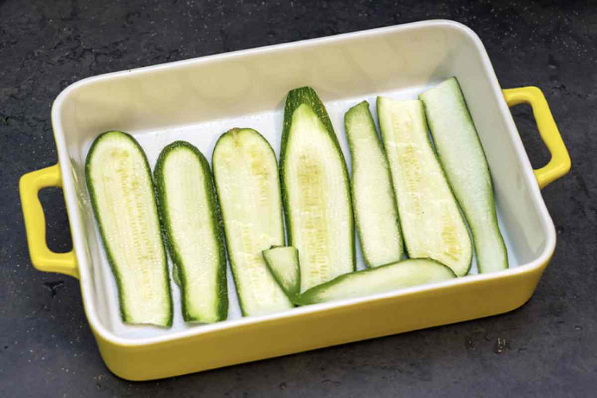 Qualora ci si ritrovi con zucchine leggermente amare, vi sono alcuni rimedi casalinghi efficaci per ridurre l’intensità del gusto amaro,