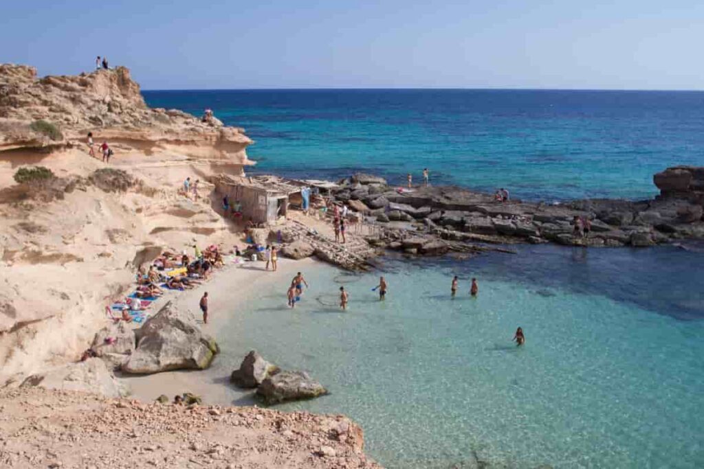 ibiza isola spagnola alternativa low cost