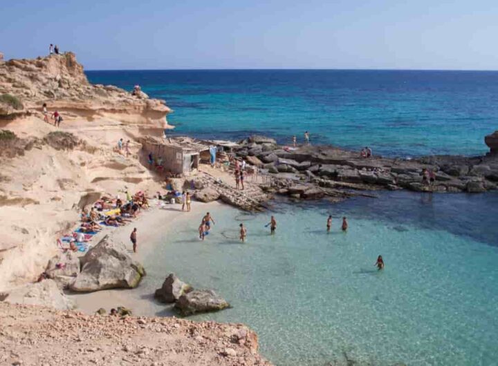 ibiza isola spagnola alternativa low cost