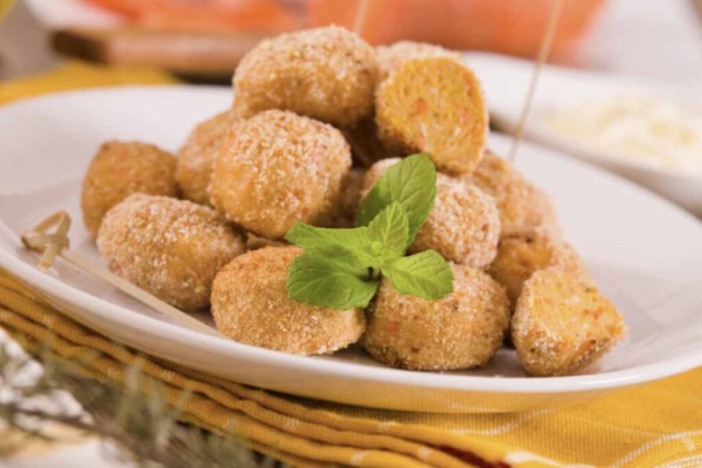 Perfette sia per un pranzo in famiglia che per una cena informale, queste polpette uniscono la dolcezza delle carote alla consistenza morbida