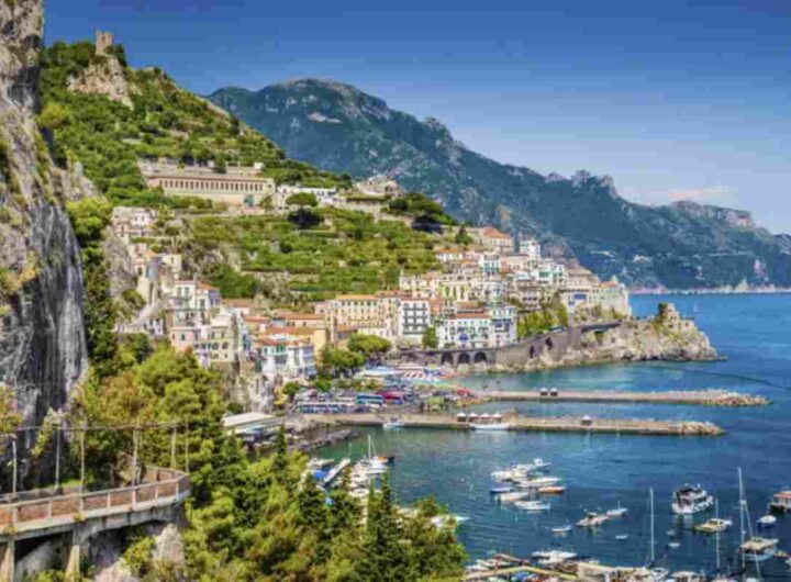 Nonostante l’immagine di destinazione esclusiva e costosa, è possibile vivere l’esperienza senza dover sostenere spese eccessive.