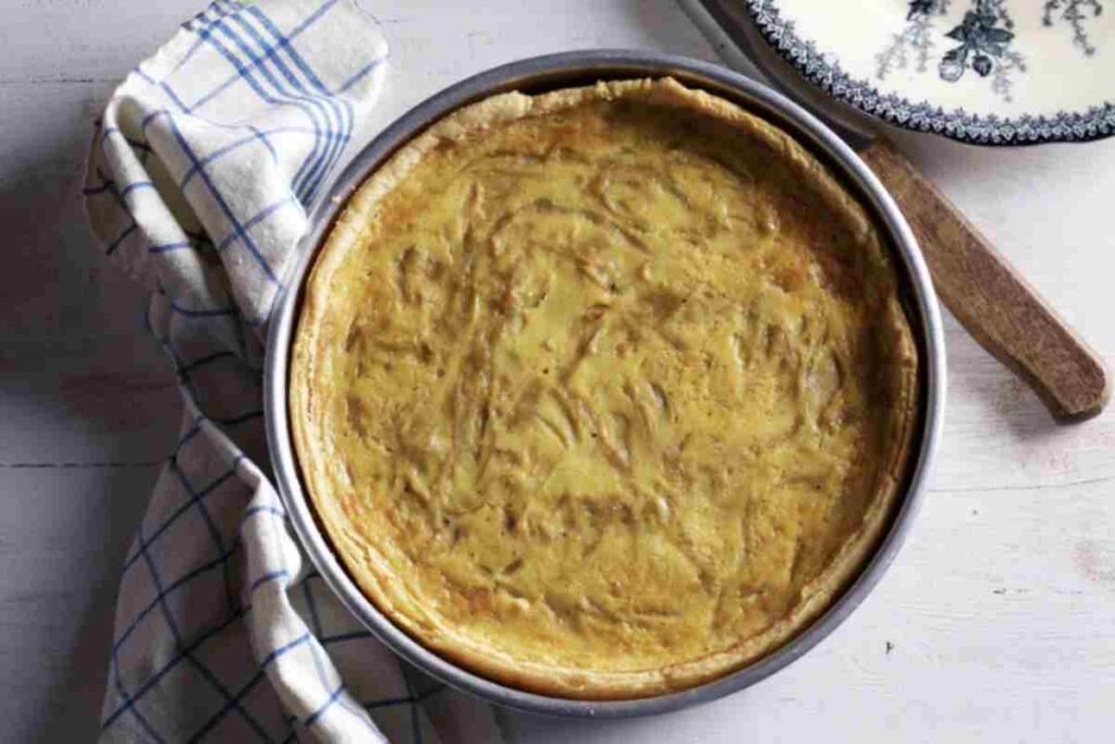Tra le proposte più interessanti c’è la crostata salata vegana integrale con hummus di ceci, pomodori, timo e origano