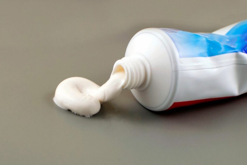 Dentifricio, usi alternativi