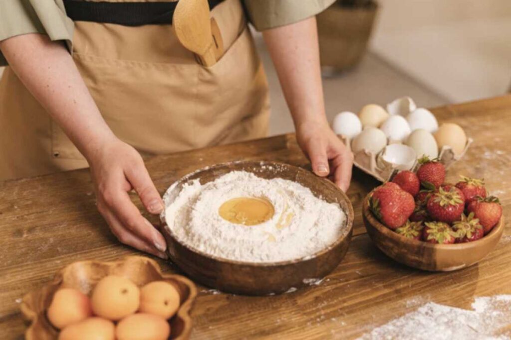 Questo dolce, pensato per stupire gli ospiti e deliziare il palato, si distingue per l’uso creativo del cocomero