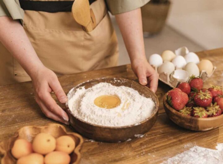 Questo dolce, pensato per stupire gli ospiti e deliziare il palato, si distingue per l’uso creativo del cocomero