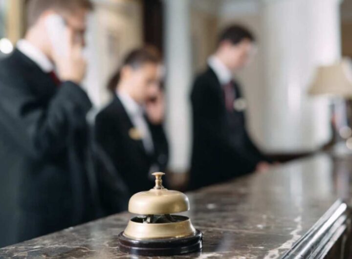 Per vivere un soggiorno sereno e senza intoppi, è fondamentale adottare alcune precauzioni appena entrati nella propria camera d’albergo.