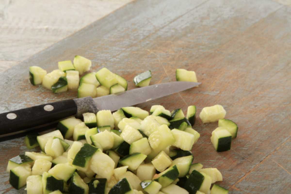 Negli ultimi anni, la versione della parmigiana di zucchine si è evoluta verso soluzioni più leggere e veloci. La parmigiana bianca,