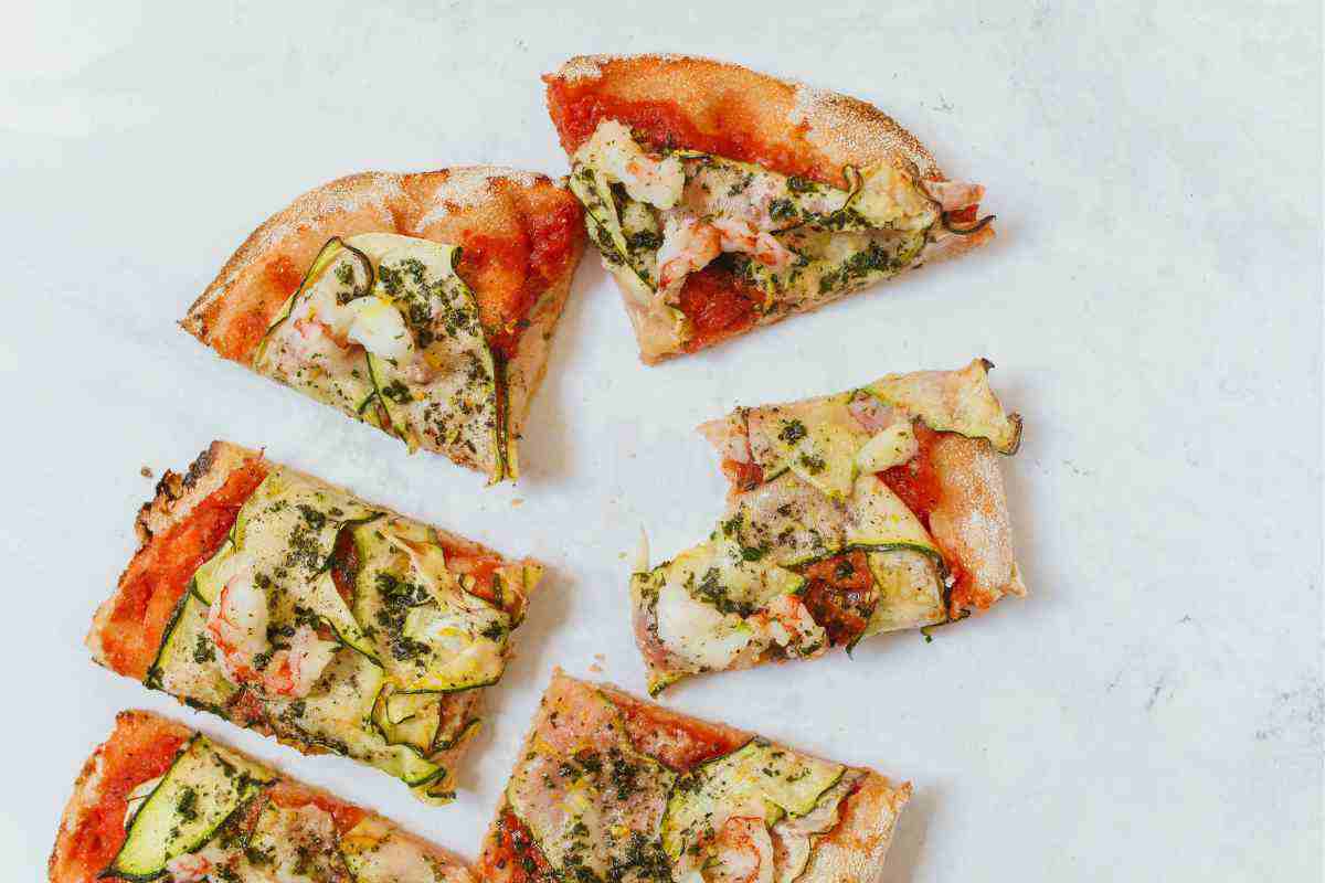 Pizzette di zucchine e mozzarella filanti, queste le porto in spiaggia e finiscono in subito
