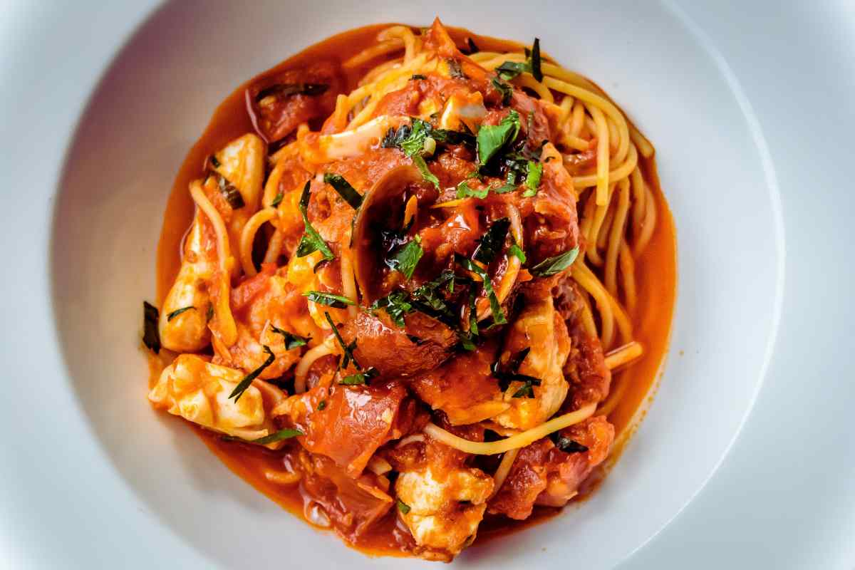 Ospiti a cena, ecco la ricetta del piatto di mare economico