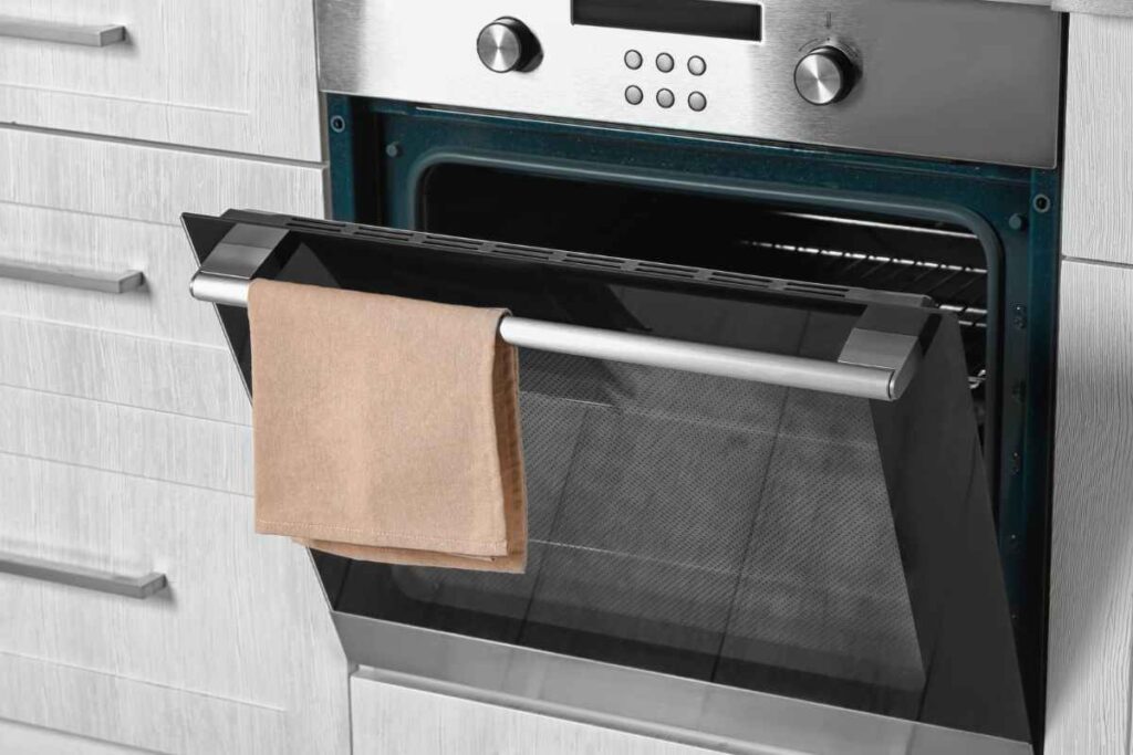 non mettere strofinaccio su sportello forno