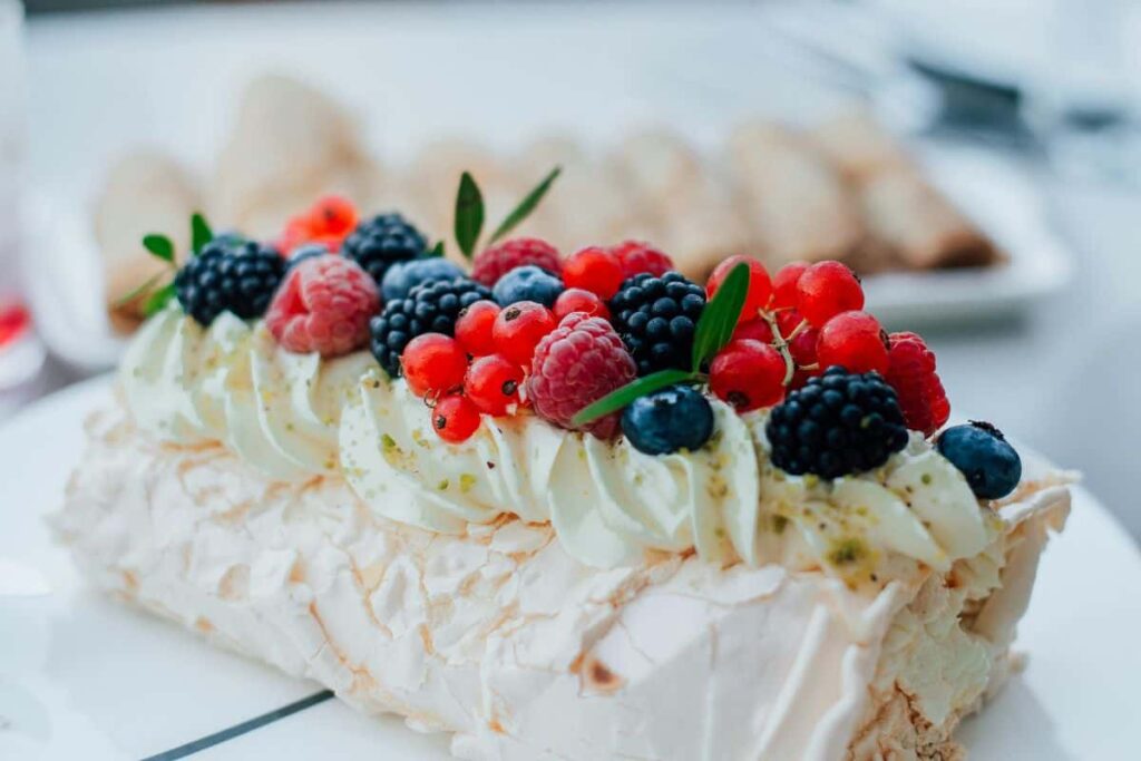 ricetta tiramisù panna e frutti di bosco