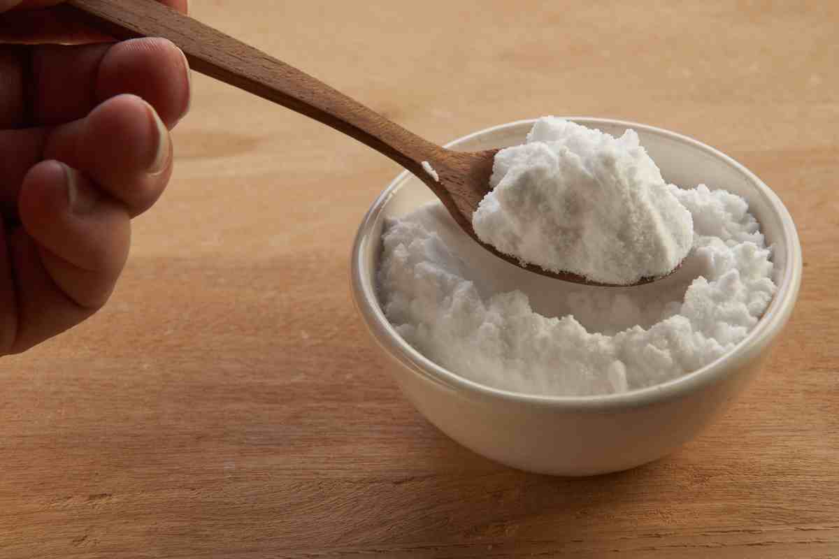 Vestiti impregnati di odore, il rimedio geniale e gratis della nonna che funziona sempre, cosa serve